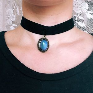 Velvet mood stone choker 🔮
